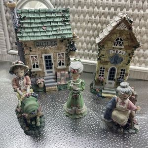 Ivy and Innocence Collectible 3 Figures and 2 Houses. Cast Art! Bundle!